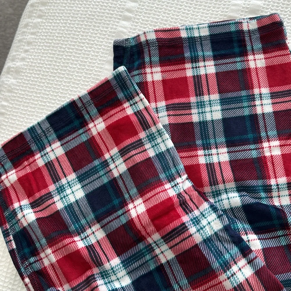 women’s medium pajama pants in flannel print